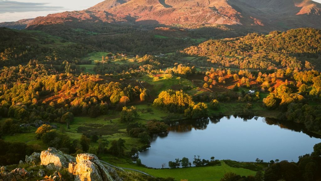 Low cost weekend getaways in the UK: lake surrounded by mountains in the Lake District